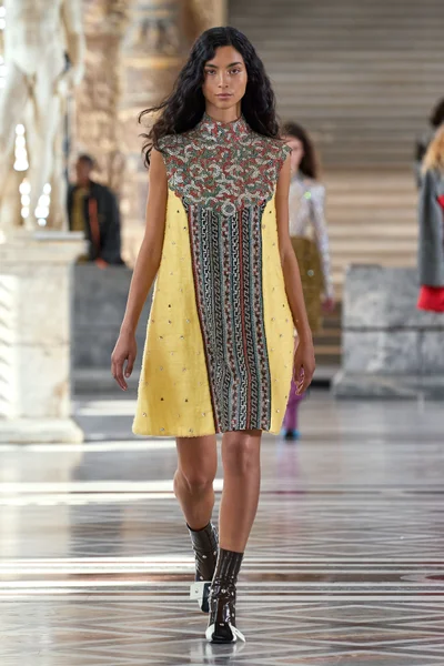 Look 24
